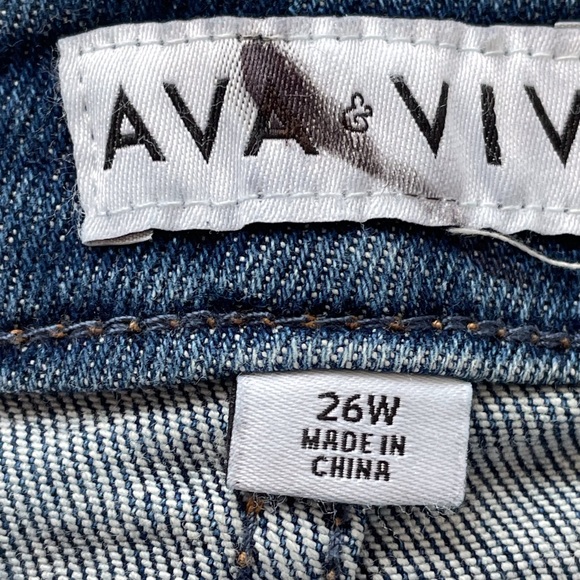 Ava & Viv Mid Rise Midi Denim Jean Shorts Button Fly Raw Roll Cuff Sz 26W New - Picture 3 of 7